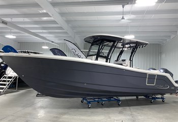 2023 Robalo R302 Shark Gray Boat